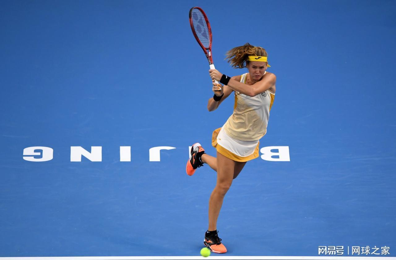 华体会登录入口-连续两周先下一城，从被逆转到逆转，布兹科娃首胜巴多萨