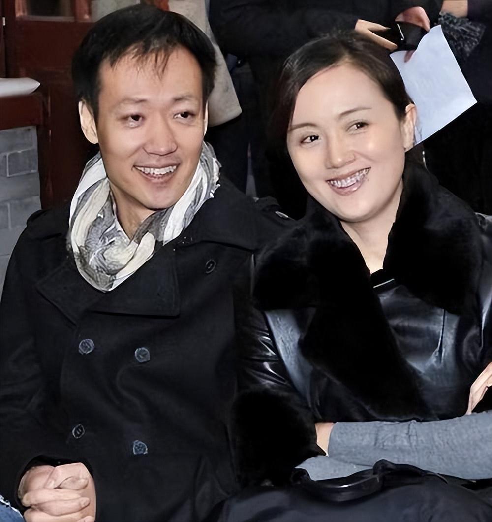 华体会官方网站-离过年不到2月，52岁辛柏青高调传出喜讯，朱媛媛终于可以放心了